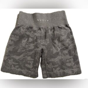 NVTGN Gray Camo Seamless High Waisted Workout Biker Shorts Womens Size mediumm